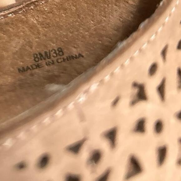 Vince Camuto Lesta Tan Perforated Leather Lace Up Studded Oxford Loafer Size 8 - Picture 11 of 12